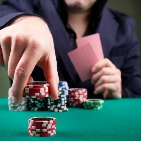 Kỹ năng chơi poker khiến đối thủ hoang mang và dè chừng